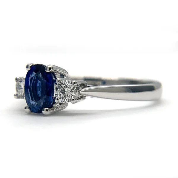 An 18ct White Gold Sapphire & Diamond Ring