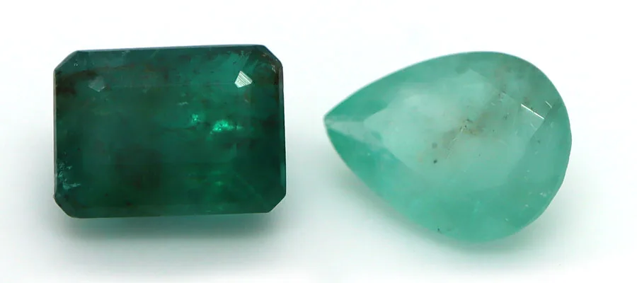 A dark and light coloured emerald